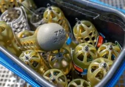 Absolute Window Feeders (caged) Large -Hengelsport Winkel preston innovations absolute window feeders caged 26